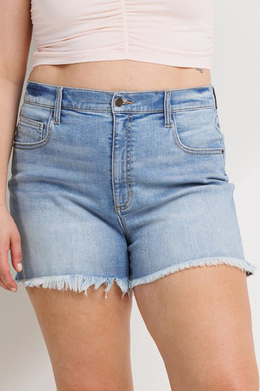 HIGH RISE PLUS SIZE SHORTS WITH FRAY HEM