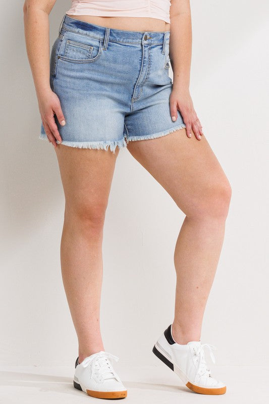 HIGH RISE PLUS SIZE SHORTS WITH FRAY HEM