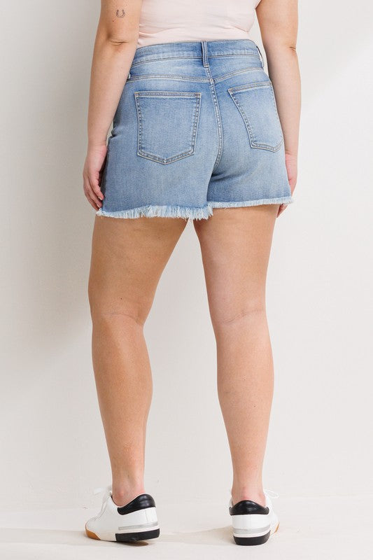 HIGH RISE PLUS SIZE SHORTS WITH FRAY HEM